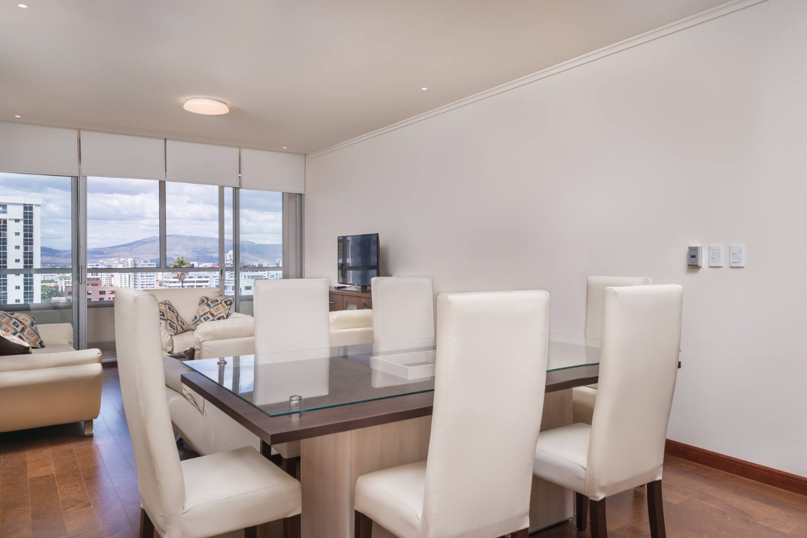 Amplio y lujoso penthouse amoblado en alquiler - Imagen 2