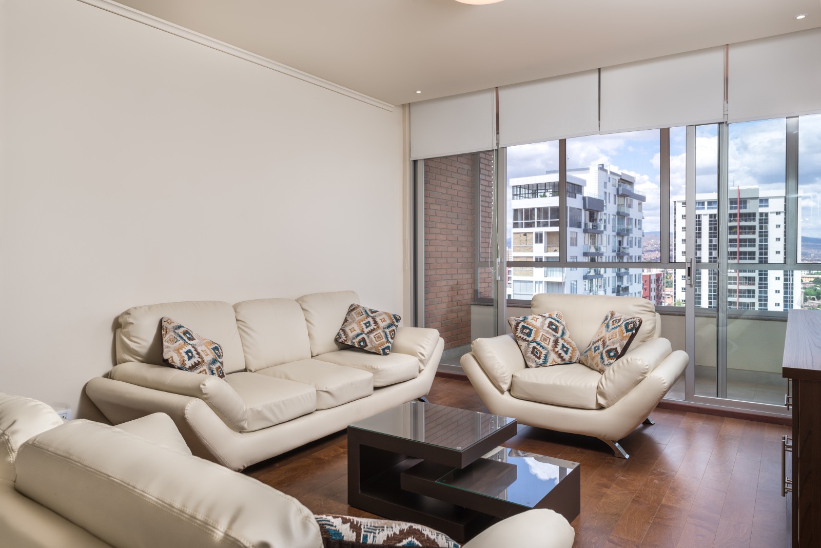 Amplio y lujoso penthouse amoblado en alquiler - Imagen 3