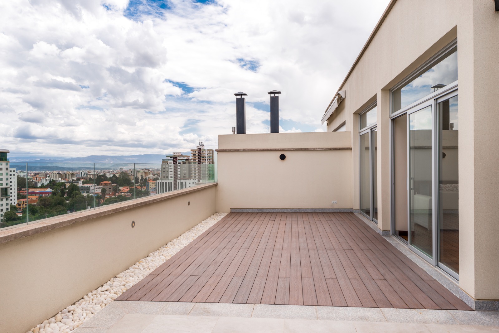 Amplio y lujoso penthouse amoblado en alquiler - Imagen 6