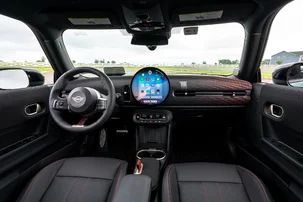 2025 MINI COOPER WHITE - Imagen 6